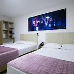 Hotel Street 50 Estadio