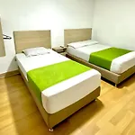 Hotel Street 50 Estadio