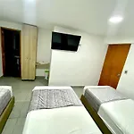 Hotel Street 50 Estadio